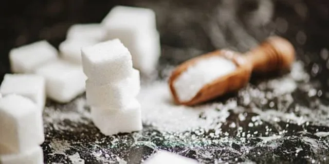 Τι θα συμβεί στο σώμα σου αν φας πολλή ζάχαρη