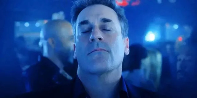 Τι έχουν πάθει όλοι με τον viral χορό του Jon Hamm – Το τραγούδι που ξαναγεννήθηκε