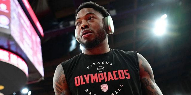 Ταϊρίκ Τζόουνς: Τα VIDEO του SPORT24 από την προθέρμανσή του πριν το ντεμπούτο με τη φανέλα του Ολυμπιακού