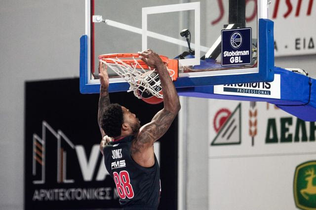 Αυτά έκανε ο Ταϊρίκ Τζόουνς στο ντεμπούτο του με τον Ολυμπιακό