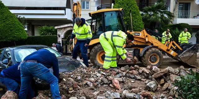 Κακοκαιρία: Πάνω από 900 κλήσεις έλαβε η Πυροσβεστική στην Αττική από χθες έως σήμερα το πρωί