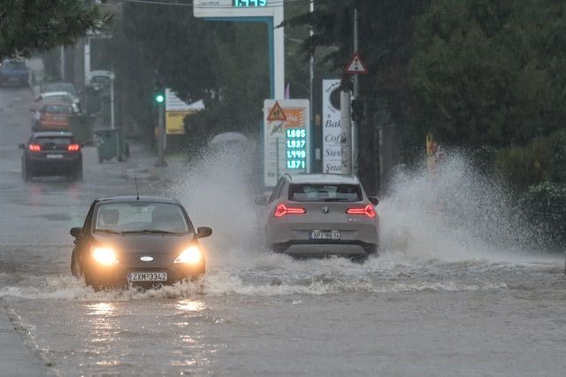 Επελαύνει για τρίτη ημέρα η κακοκαιρία – Πότε θα υποχωρήσουν τα φαινόμενα