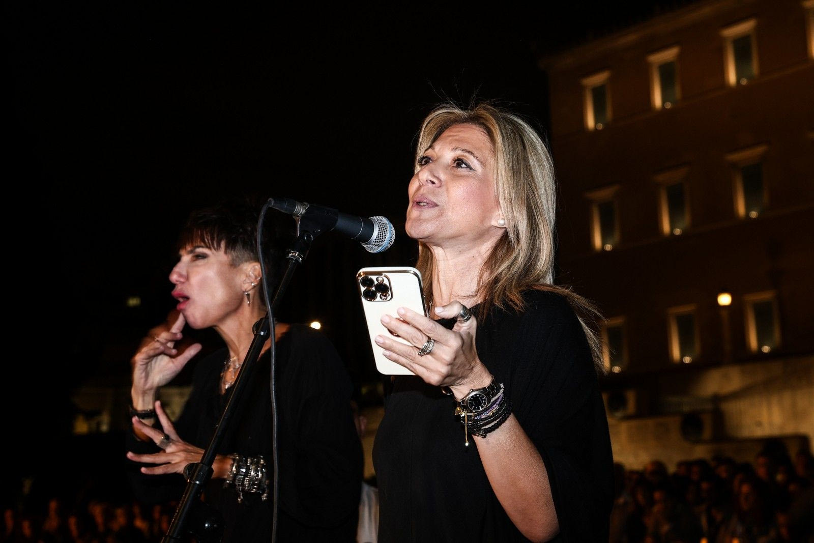 Το σοκ των πιστών της Καρυστιανού