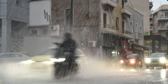 Ισχυρή καταιγίδα στην Αττική – Νέο έκτακτο δελτίο της ΕΜΥ για την κακοκαιρία