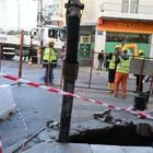 Καθίζηση στη Βασιλέως Γεωργίου: Άνοιξε τρύπα στο έδαφος και “ρούφηξε” κολώνα – Βίντεο