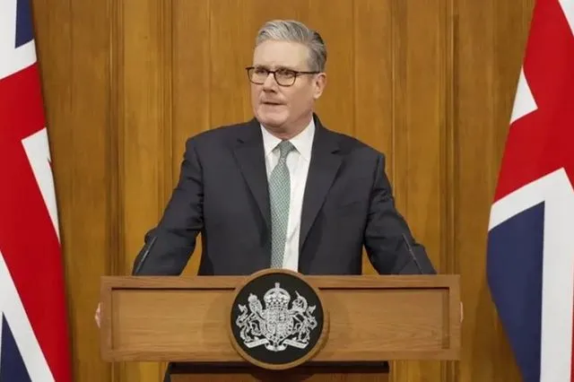 Βρετανία: Απορρίφθηκε η έναρξη έρευνας σε βάρος του Στάρμερ για τον διορισμό του Μάντελσον