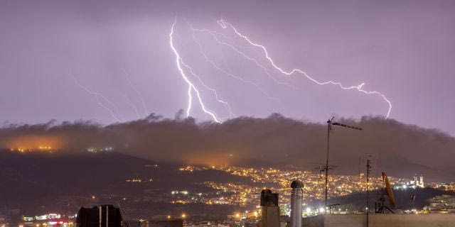 Κακοκαιρία: Πάνω από 43.000 κεραυνοί τη Δευτέρα – Πού έριξε την περισσότερη βροχή