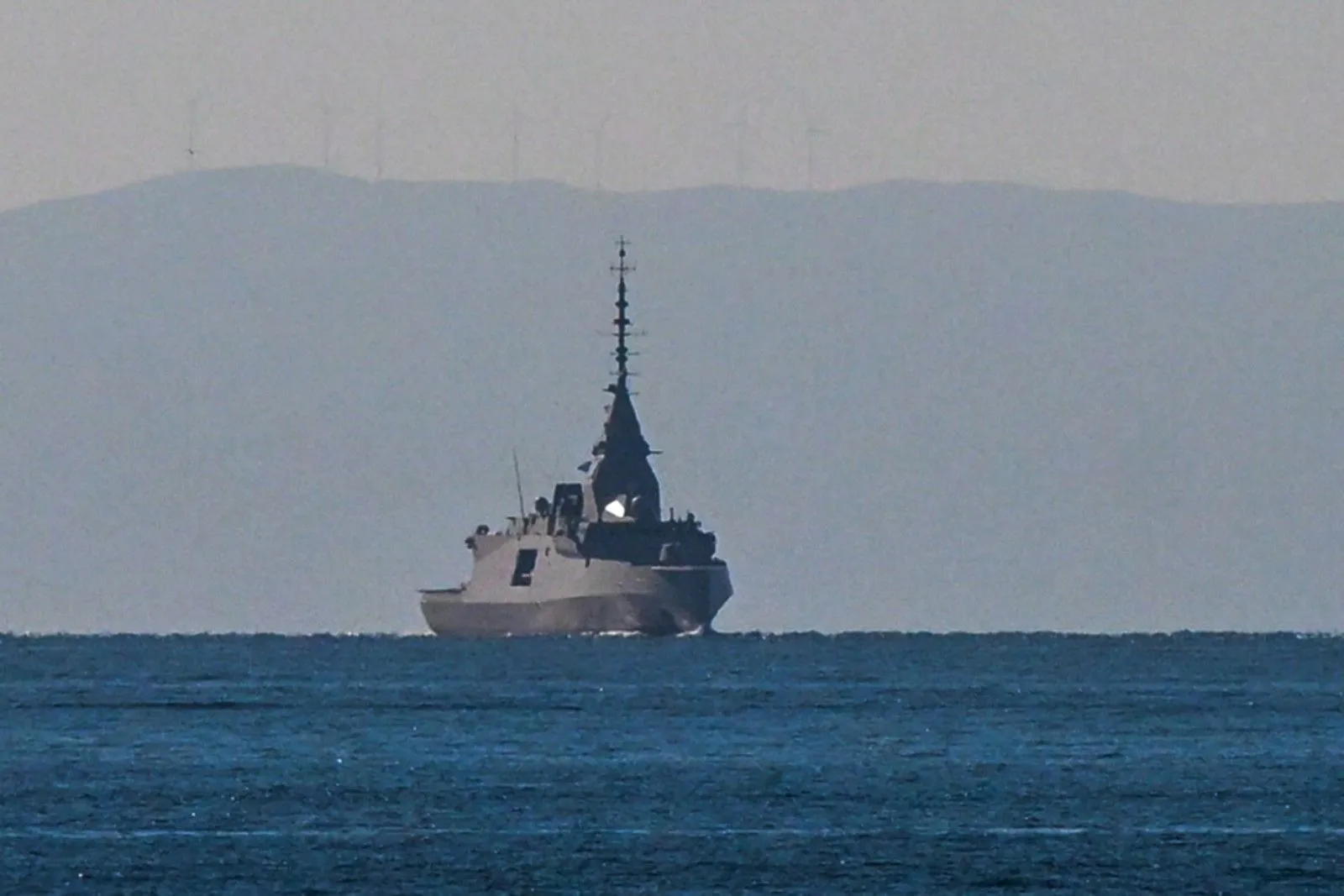 LIVE ΕΙΚΟΝΑ: Η φρεγάτα 