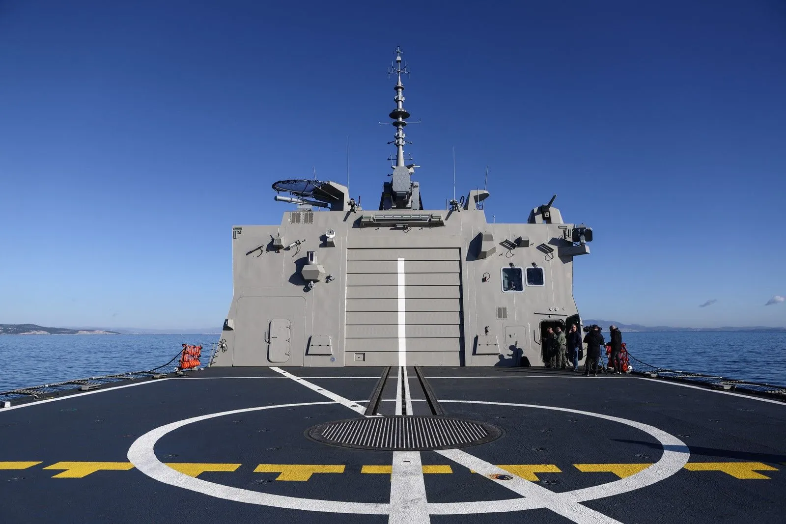 LIVE ΕΙΚΟΝΑ: Η φρεγάτα 