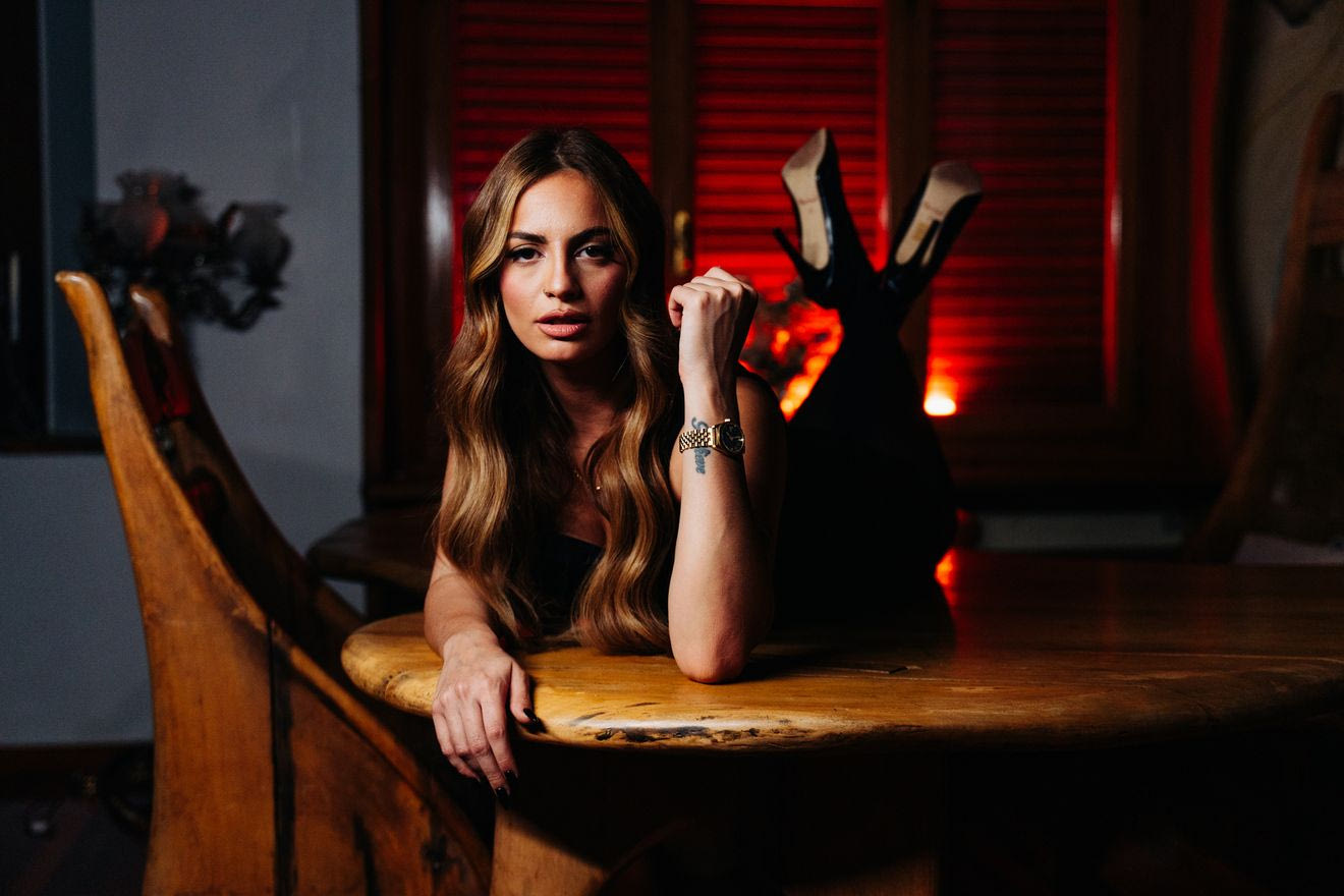 Daphne Lawrence: “Δεν φοβάμαι ότι θα ξεμείνω από τραγούδια”