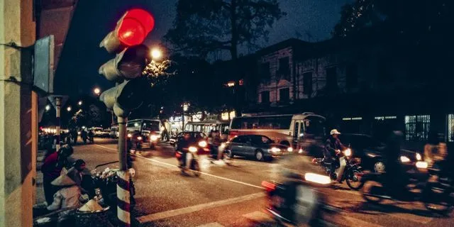 Ταυτοποιήθηκε 24χρονος που παραβίαζε κόκκινα με μηχανή και ανέβαζε βίντεο στα social