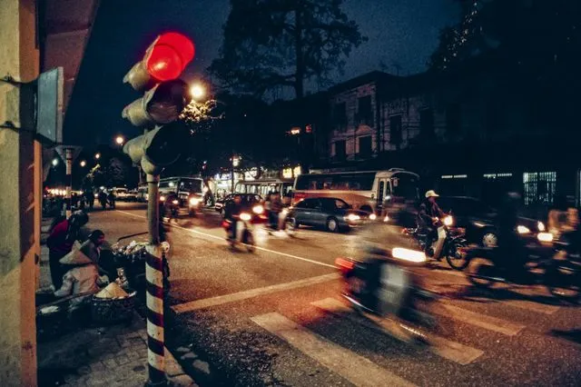 Ταυτοποιήθηκε 24χρονος που παραβίαζε κόκκινα με μηχανή και ανέβαζε βίντεο στα social