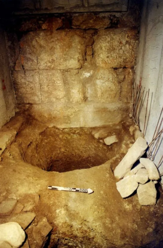 Η ανασκαφή στο ισόγειο