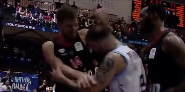 Πετρόπουλος Βεζένκοφ πιάστηκαν στα χέρια