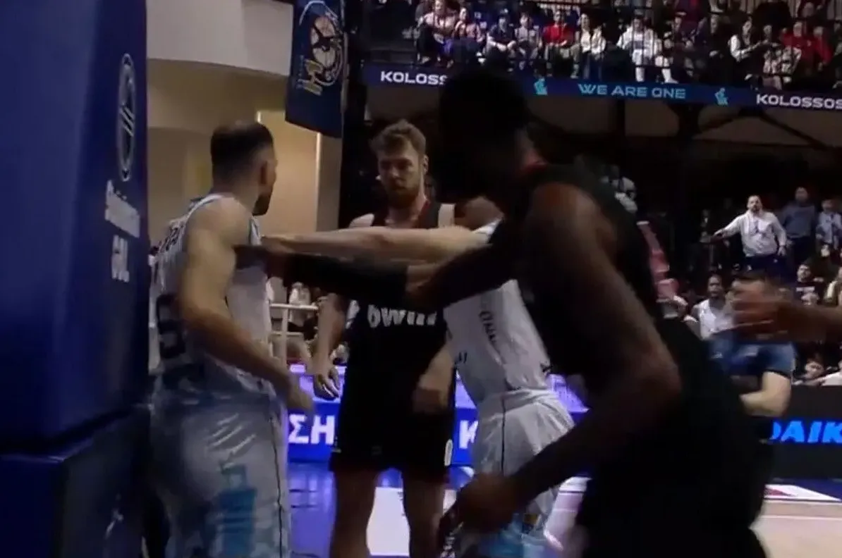 Πετρόπουλος Βεζένκοφ πιάστηκαν στα χέρια