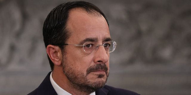 Κύπρος: Η τρομερή πίεση στον Χριστοδουλίδη και η δυσκολία της παραίτησης