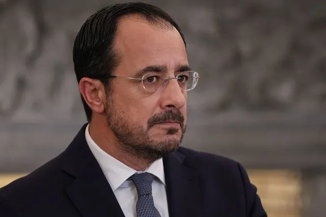 Κύπρος: Η τρομερή πίεση στον Χριστοδουλίδη και η δυσκολία της παραίτησης