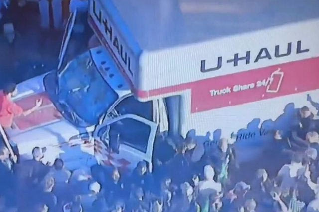 Λος Άντζελες: Φορτηγό έπεσε πάνω σε πλήθος που διαδήλωνε κατά του ιρανικού καθεστώτος