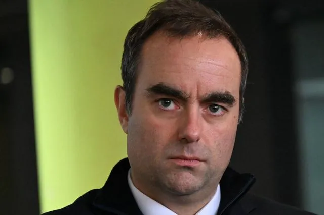 Γαλλία: Η Εθνοσυνέλευση δεν ενέκρινε τις δύο προτάσεις μομφής κατά του Λεκορνί