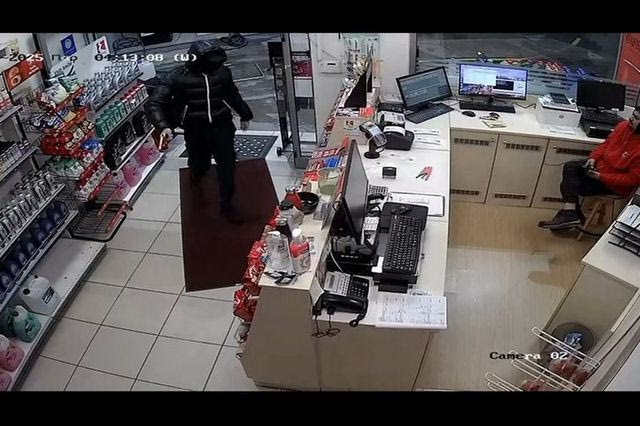 Καρέ καρέ η δράση των ένοπλων ληστών που “χτυπούσαν” σε βενζινάδικα και μίνι-μάρκετ