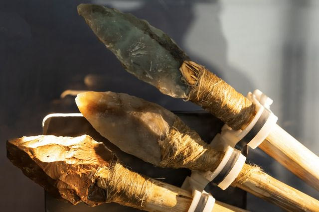 Πτολεμαϊδα: Βρέθηκαν και κατασχέθηκαν 26 λόγχες της Ελληνιστικής εποχής σε σπίτι 44χρονου