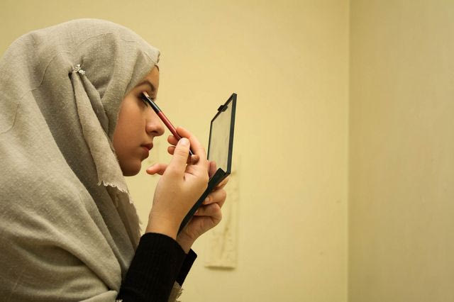 Οργή στη Συρία: Επαρχία απαγορεύει το μακιγιάζ στις γυναίκες που εργάζονται σε δημόσιες υπηρεσίες