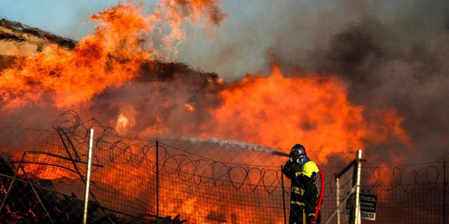 Μενίδι: Συνελήφθη ένας 37χρονος για τη φωτιά στο εργοστάσιο πλαστικών
