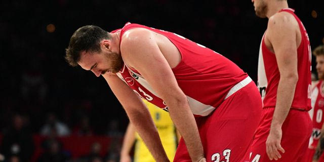 Ολυμπιακός: Αμφίβολος ο Μιλουτίνοβ για τον αγώνα με την Εφές