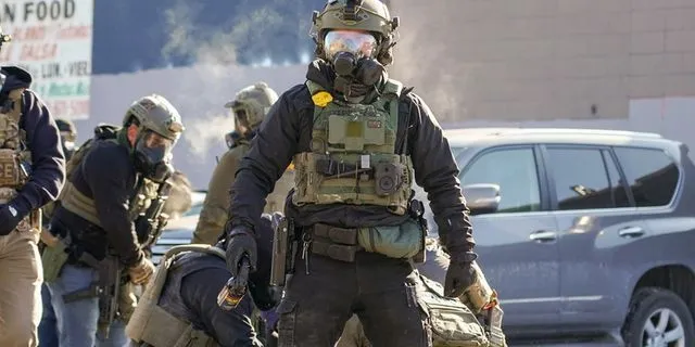 Αυτά που βλέπουμε πλέον στην Αμερική είναι σαν εικόνες από το παρελθόν, από τις χούντες της Λατινικής Αμερικής