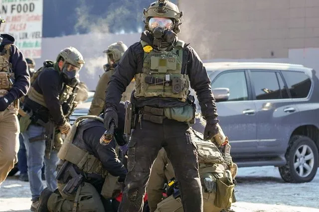 Αυτά που βλέπουμε πλέον στην Αμερική είναι σαν εικόνες από το παρελθόν, από τις χούντες της Λατινικής Αμερικής