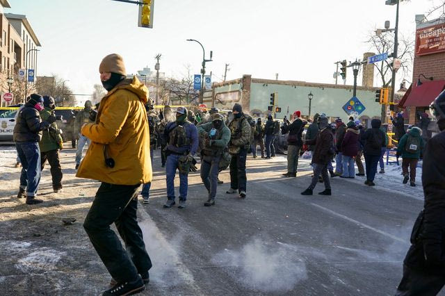 Πράκτορες της ICE έπνιξαν στα χημικά διαδηλωτές στη Μινεάπολη