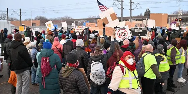 Εκτέλεση 37χρονης: Οι Αρχές της Μινεσότα καταγγέλλουν ότι το FBI τις απέκλεισε από τις έρευνες