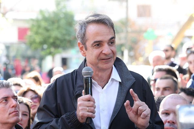 Περιοδεία του Πρωθυπουργού Κυριάκου Μητσοτάκη στο Μοσχάτο και συνάντηση και συνομιλία με πολίτες.