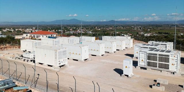MORE: Ολοκλήρωσε την κατασκευή τριών ανεξάρτητων συστημάτων αποθήκευσης ενέργειας στην Ελλάδα