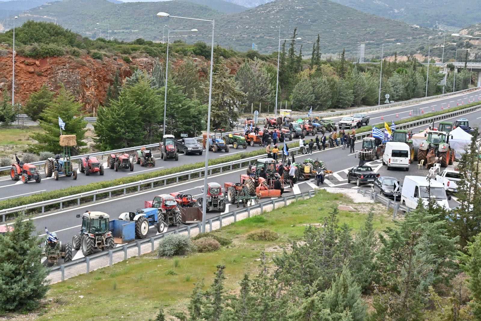 Αγρότες: Τι ισχύει για τα μπλόκα σήμερα - Πού υπάρχουν αποκλεισμοί