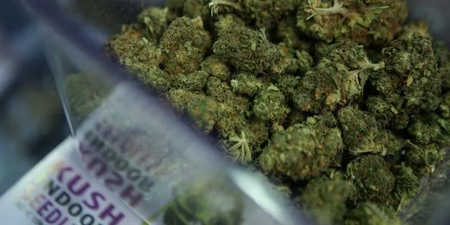 Ναρκωτικά: Η υποκρισία για τις δηλώσεις Βαρουφάκη