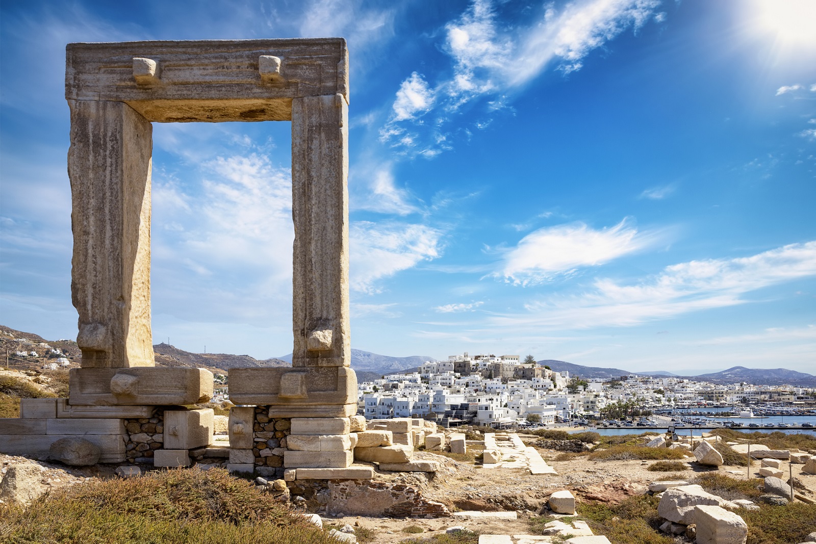 Το τέρας του υπερτουρισμού και οι διακοπές ρεύματος στη Νάξο