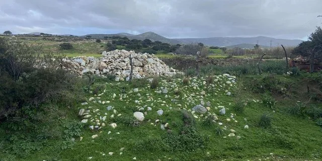 Νάξος: Καταγγελία για μπάζωμα χειμάρρου που εκβάλλει στο Πυργάκι – Δείτε φωτογραφίες