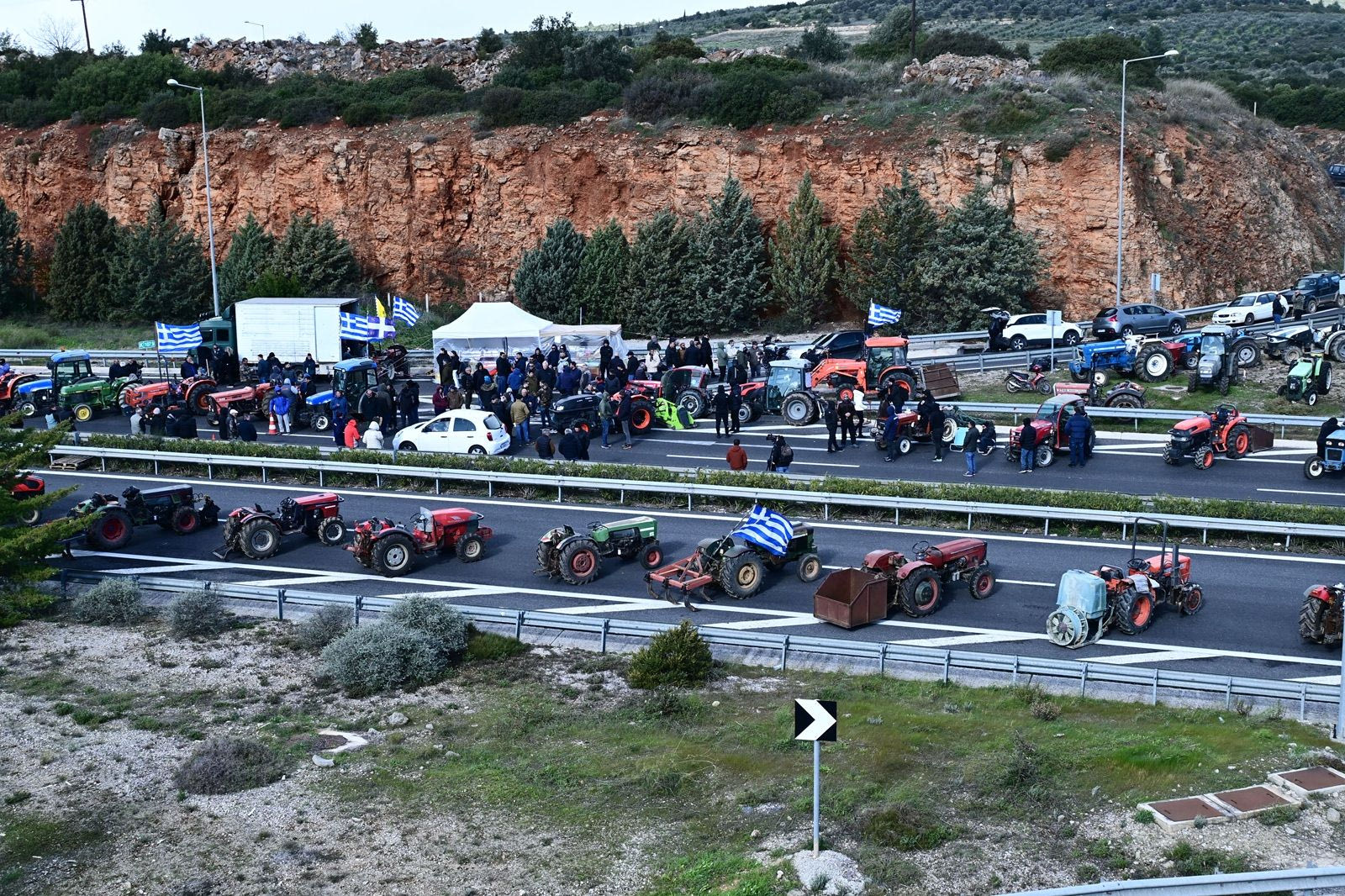 Μπλόκο αγροτών στον κόμβο της αρχαίας Νεμέας