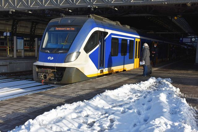 Χιόνι και πάγος παραλύουν όλες τις μεταφορές στην Ολλανδία