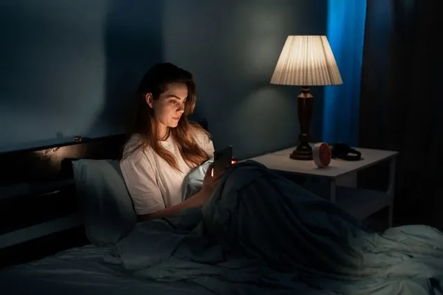 Νυχτερινός τύπος που δεν μπορεί να κοιμηθεί το βράδυ