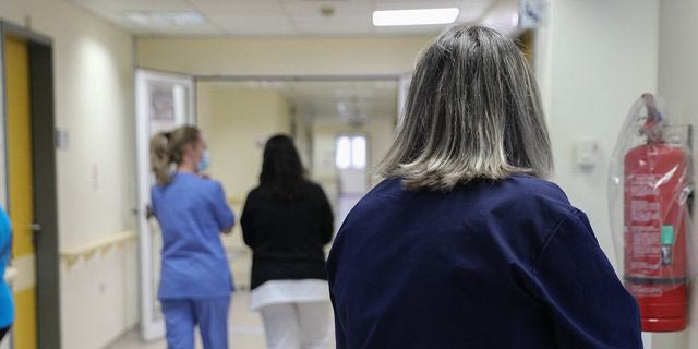 Γρίπη: Μικρή αποκλιμάκωση στις εισαγωγές – 7 θάνατοι την τελευταία εβδομάδα