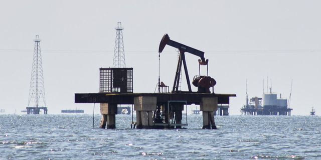 Ο Τραμπ απειλεί να αποκλείσει την ExxonMobil μετά το άδειασμα για τη Βενεζουέλα