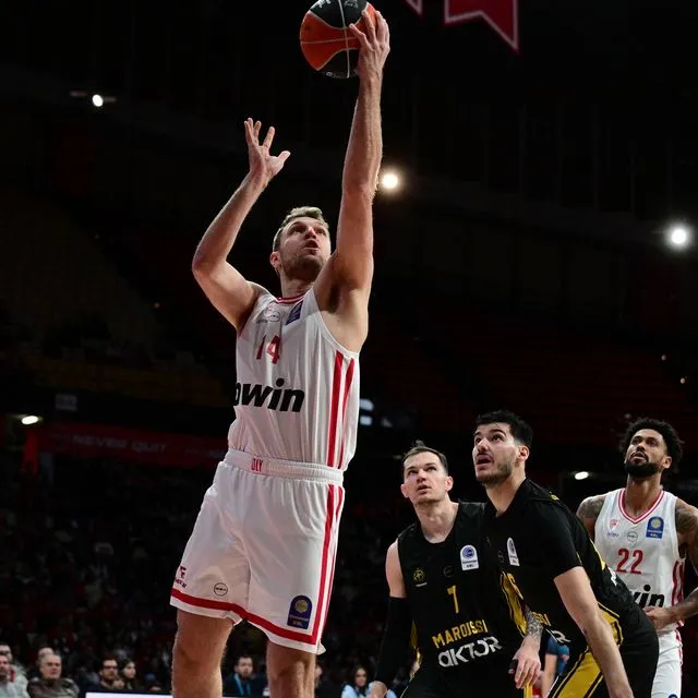 Όγδοη 100άρα στην Stoiximan GBL για τους ερυθρόλευκους