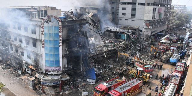 Πυρκαγιά σε εμπορικό κέντρο στο Πακιστάν