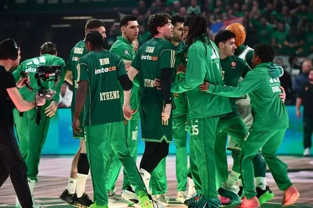 Παναθηναϊκός AKTOR – Ολυμπιακός: Χαμός κατά την είσοδο των πρασίνων στο Telekom Center Athens