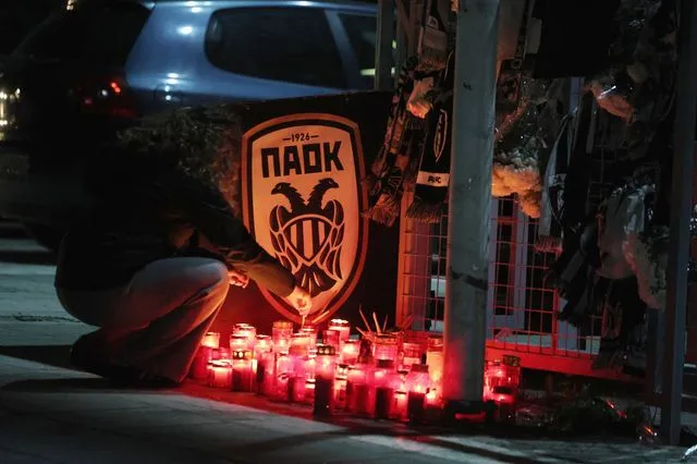 Οπαδοί του ΠΑΟΚ βρέθηκαν στην Τούμπα για να τιμήσουν τη μνήμη των επτά φίλων της ομάδας