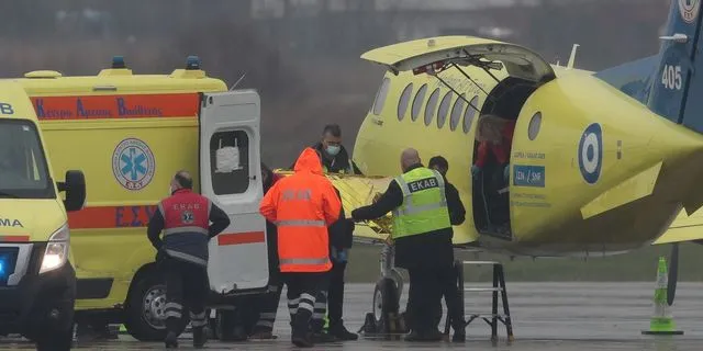 Στο νοσοκομείο “Παπαγεωργίου” οι δύο τραυματίες οπαδοί του ΠΑΟΚ – Βίντεο