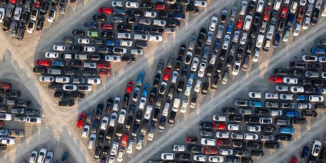 Πάρκινγκ στην Αθήνα: Ακριβό, δυσεύρετο και καθόλου δεδομένο