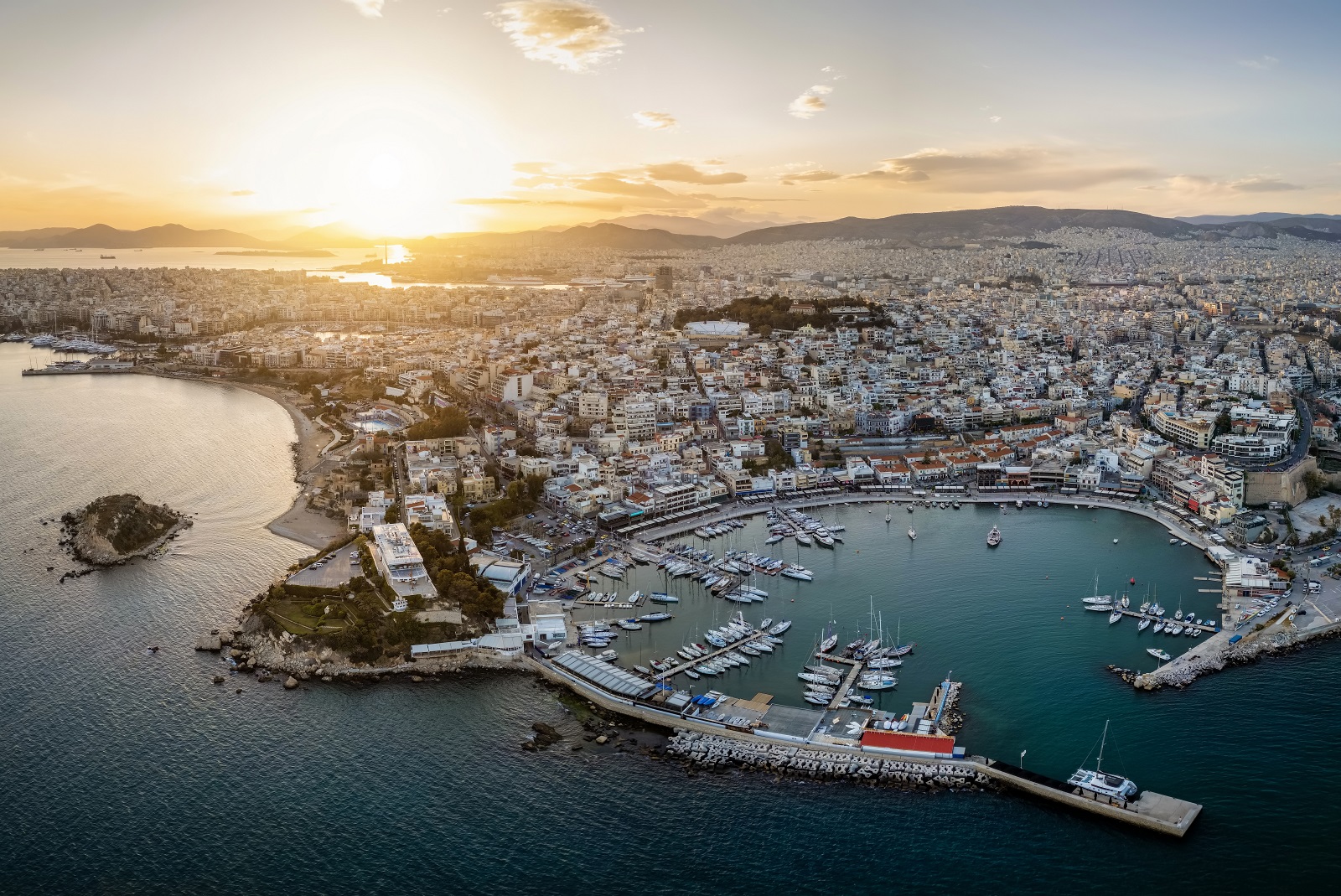 Πειραιάς: Συνελήφθησαν επ’ αυτοφώρω δύο άτομα για διάρρηξη διαμερίσματος
